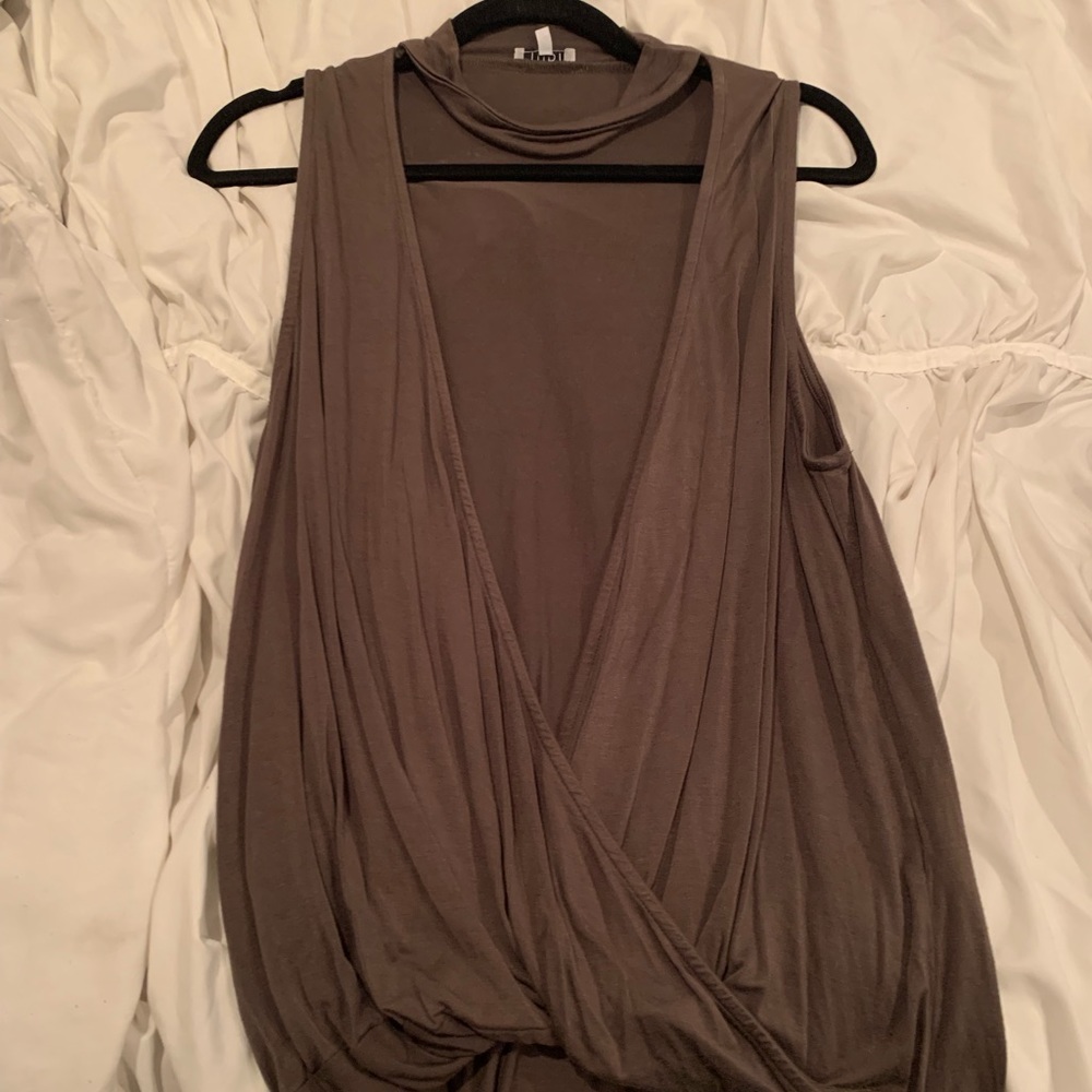 Tobi size large top